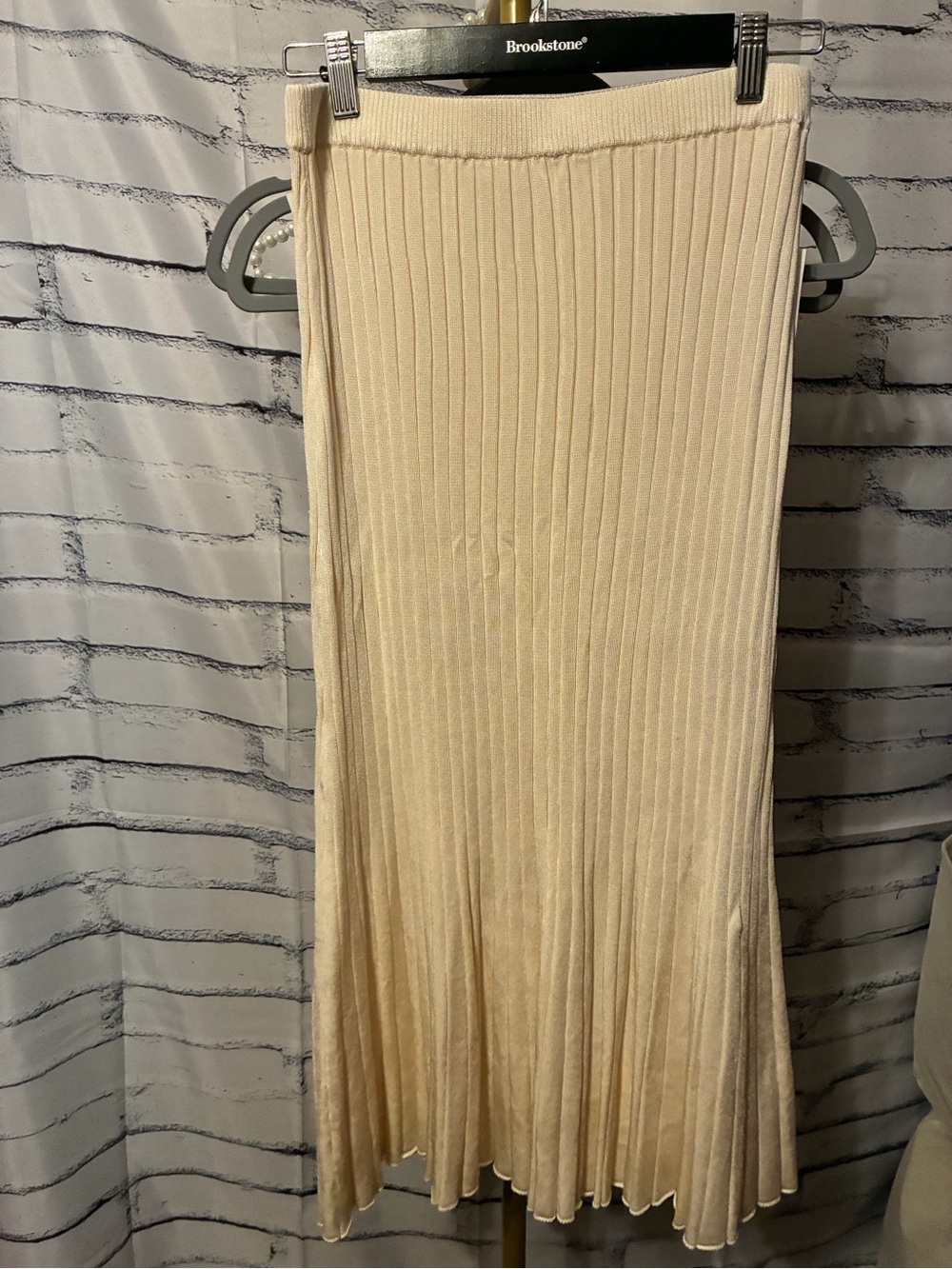 HOUSE OF HARLOW Cream Ribbed Midi Skirt Set - Picture 4 of 4